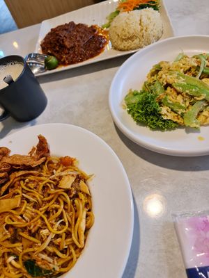  at Red Apple 红苹果素食 - Tampines in East Singapore
