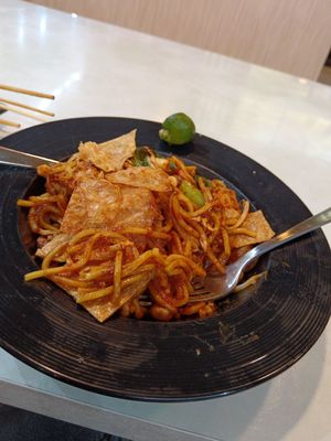 Mee Goreng (no egg option) at Red Apple 红苹果素食 - Tampines in East Singapore