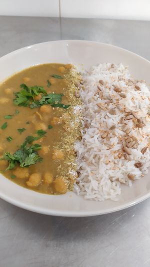 Chickpea curry. Caril com grão. at Cajual Vegan Foodsters in Loule