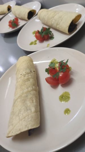 Guacamole wrap, red cabbage, red onion. Guacamole wrap, couve roxa, cebola roxa. at Cajual Vegan Foodsters in Loule