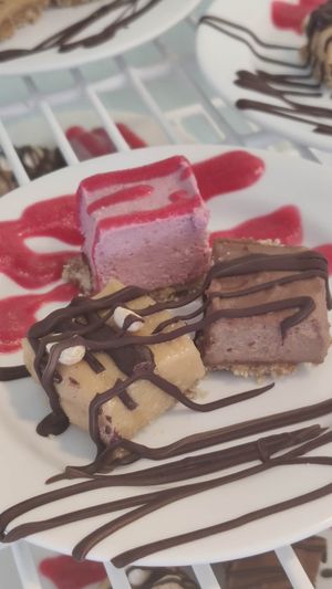 Raw cakes, raspberry/framboesa, mochaccino, snickers. at Cajual Vegan Foodsters in Loule