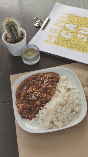 Veggie chilli at Cajual Vegan Foodsters in Loule