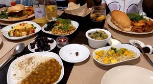 Tapas variadas, hambúrguer e cachorro quente. Refrigerante why not. at Cajual Vegan Foodsters in Loule