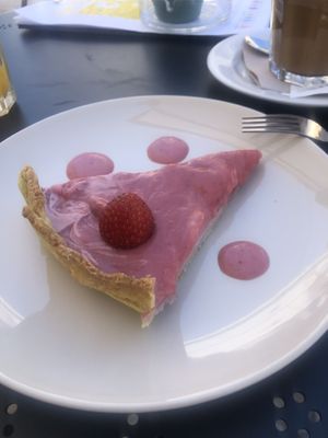 Strawberry tart  at Cajual Vegan Foodsters in Loule