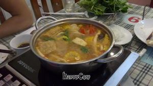 Hot pot/steam boat at Ho Tay in Hanoi