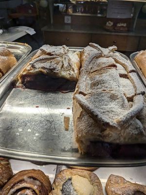 Zwetschgenstrudel at Hübler Kaffee - Konditorei in Vienna