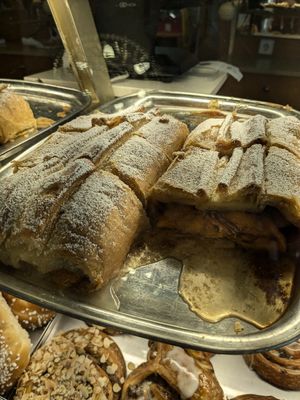 Marillenstrudel at Hübler Kaffee - Konditorei in Vienna