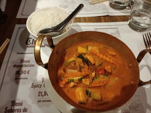 Gaeng Phed yang - curry rojo de verduras y tofu at Tik Thai in Granollers