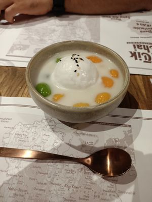 Bua loi - bolas de calabaza con leche de coco y helado de coco at Tik Thai in Granollers