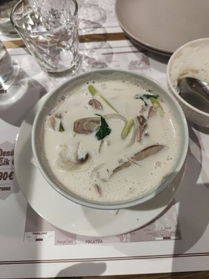 Sopa vegana at Tik Thai in Granollers