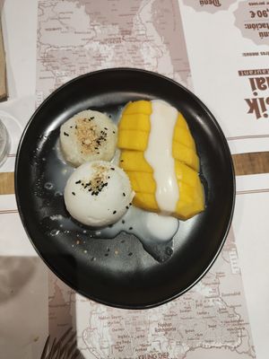 Mango sticky rice at Tik Thai in Granollers