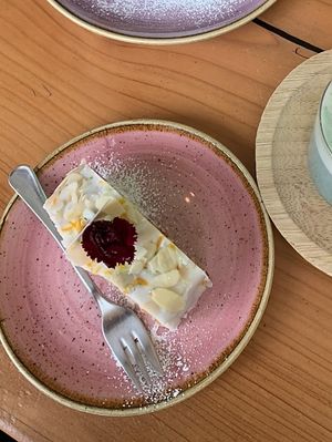 torta vegana al limone   at Sedici in Ravenna