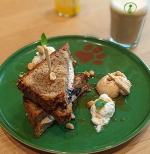 Banana Bread with Peanuts at Katzentempel - Leipzig Mitte in Leipzig