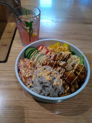 Bowl and raspberry lemonade at Katzentempel - Leipzig Mitte in Leipzig
