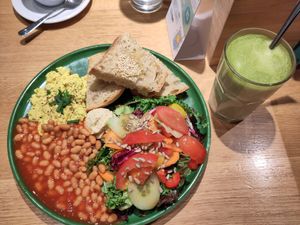 Katerfrühstück und Chai Latte at Katzentempel - Leipzig Mitte in Leipzig