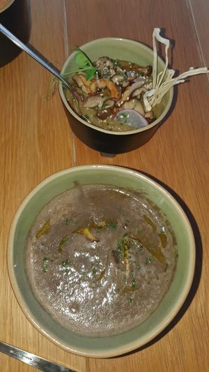Sopa de cogumelo con trufa blanca y al lado hummus de berenjena at Root & Vine in Vila Nova De Gaia