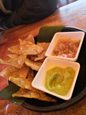 Plátano crisps with guacamole at TierraQuerida.Co in Filandia