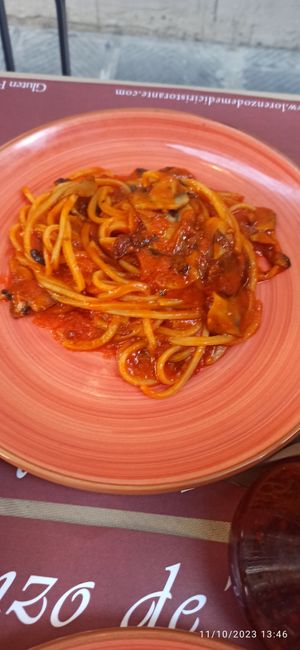 Gluten free vegan pasta with added mushrooms 😋 at Lorenzo de' Medici in Florence