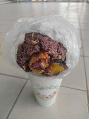 綜合飯糰+酒店奶茶 at Forest Rice Balls - 樹林阿昌飯糰 in New Taipei City