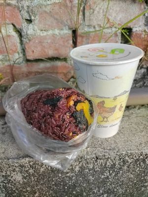 綜合飯糰+酒店奶茶 at Forest Rice Balls - 樹林阿昌飯糰 in New Taipei City