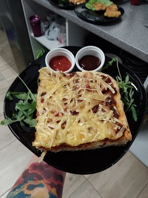Pizza rodem z PRL-U na grubym drożdżowym cieście at Strąk Man in Banino
