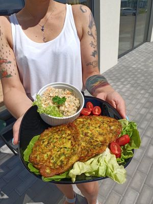 Placki z cukinii ze słonecznikiem at Strąk Man in Banino