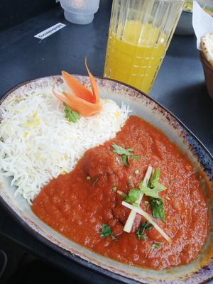 Veganes Curry mit Gemüse-Köfte at Guru To Go in Hannover