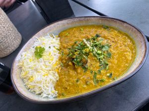 Veganes Daal in der pikanten Version - scharf mit Ingwerstreifen. Hier wird man nicht enttäuscht.  at Guru To Go in Hannover