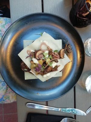 Hoofdgerecht: lasagne met paddenstoelen en 'parmezaan' crème at Lento in Antwerpen