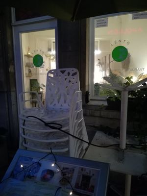 Entrance-we went here on a Saturday, 5 p. M. Without reservation and did not get a seat, it was booked out at Lento in Antwerpen