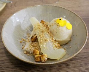 poached pear w/date sorbet (November 2022 menu) at Lento in Antwerpen