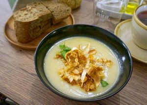 Parsnip soup with basil oil and tempeh (November 2022 menu) at Lento in Antwerpen