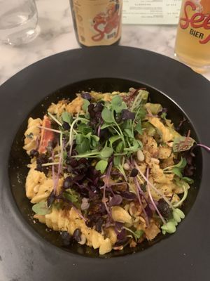 Een hoofdgerecht met Vegan kip   at Lento in Antwerpen