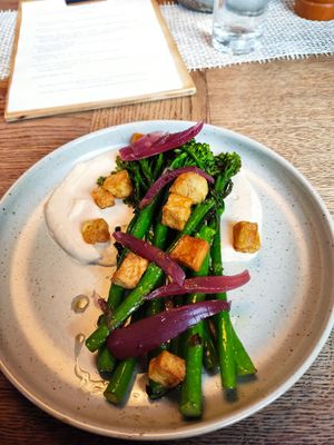 Vorspeise: Brokkolini auf Cashewcreme at Palette in Kappeln