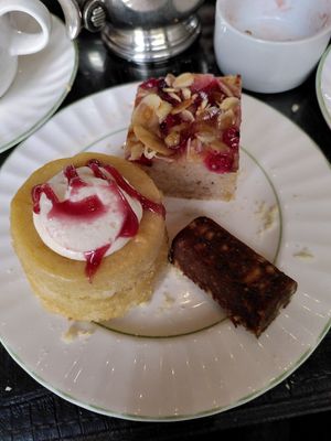 The cakes (April 2022) at Oulton Hall Hotel in Leeds