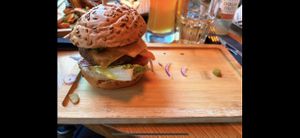 Burger (19 euro) friet moet je los bijbestellen (4,50)  at Stadscafe Blij in Zwolle
