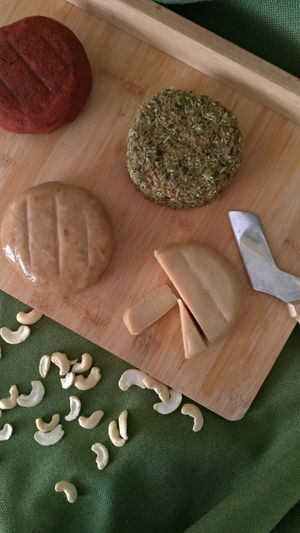 vegan aged cheese at Tâmaras e Cacau in Nisa