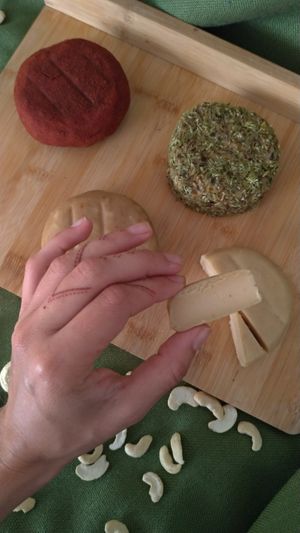 vegan aged cheese at Tâmaras e Cacau in Nisa