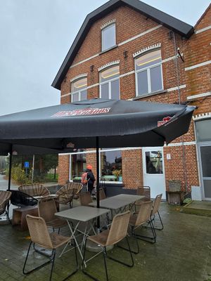Front and outdoor seating at Café Pistolet in Bruges
