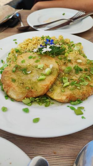 Apionabo en salsa verde. Platazo sorprendente, nuestro favorito. at La Tarara de Guaso in Huesca