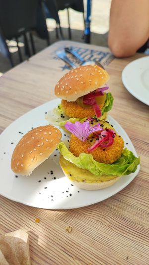 Burger de mijo y ñoras at La Tarara de Guaso in Huesca