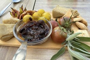 Vegan cheeses with pepper jam  at La Tarara de Guaso in Huesca