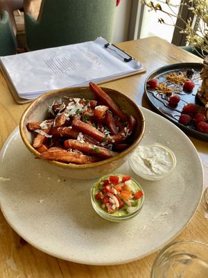 Sweet potato fries with vegan sour cream and guacamole   at Endless in Leipzig