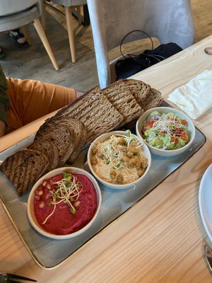 Hummus with Bread without yeast   at Endless in Leipzig