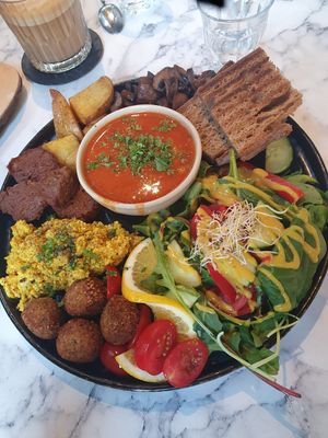 Vegan english breakfast at Endless in Leipzig