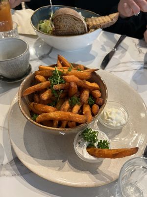 Suß Kartoffeln Pommes & Sourcream   at Endless in Leipzig