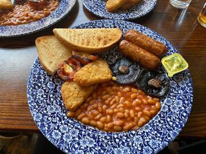 Vegan breakfast (just £4.15!) at The Greyhound in Bromley