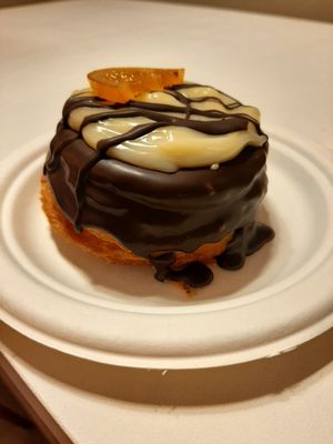 Cioccolato fondente, crema e arancia at Chök - Sevilla in Sevilla
