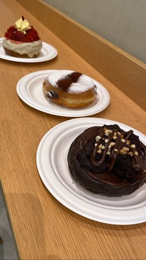 Tienen unos donuts veganos increíbles y con variedad. Muy recomendable hacer una visita  at Chök - Sevilla in Sevilla