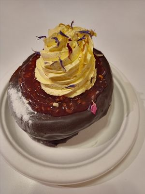 Mango cream and raspberry chocolate Kronut at Chök - Sevilla in Sevilla